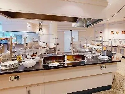 Hilton Garden Inn Vienna South فندق
