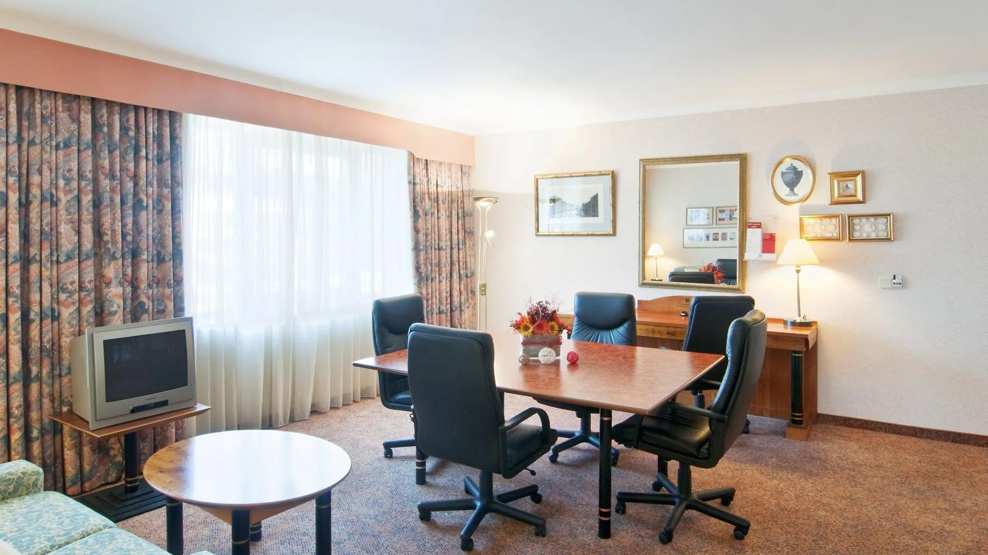 Hilton Garden Inn Vienna South فندق