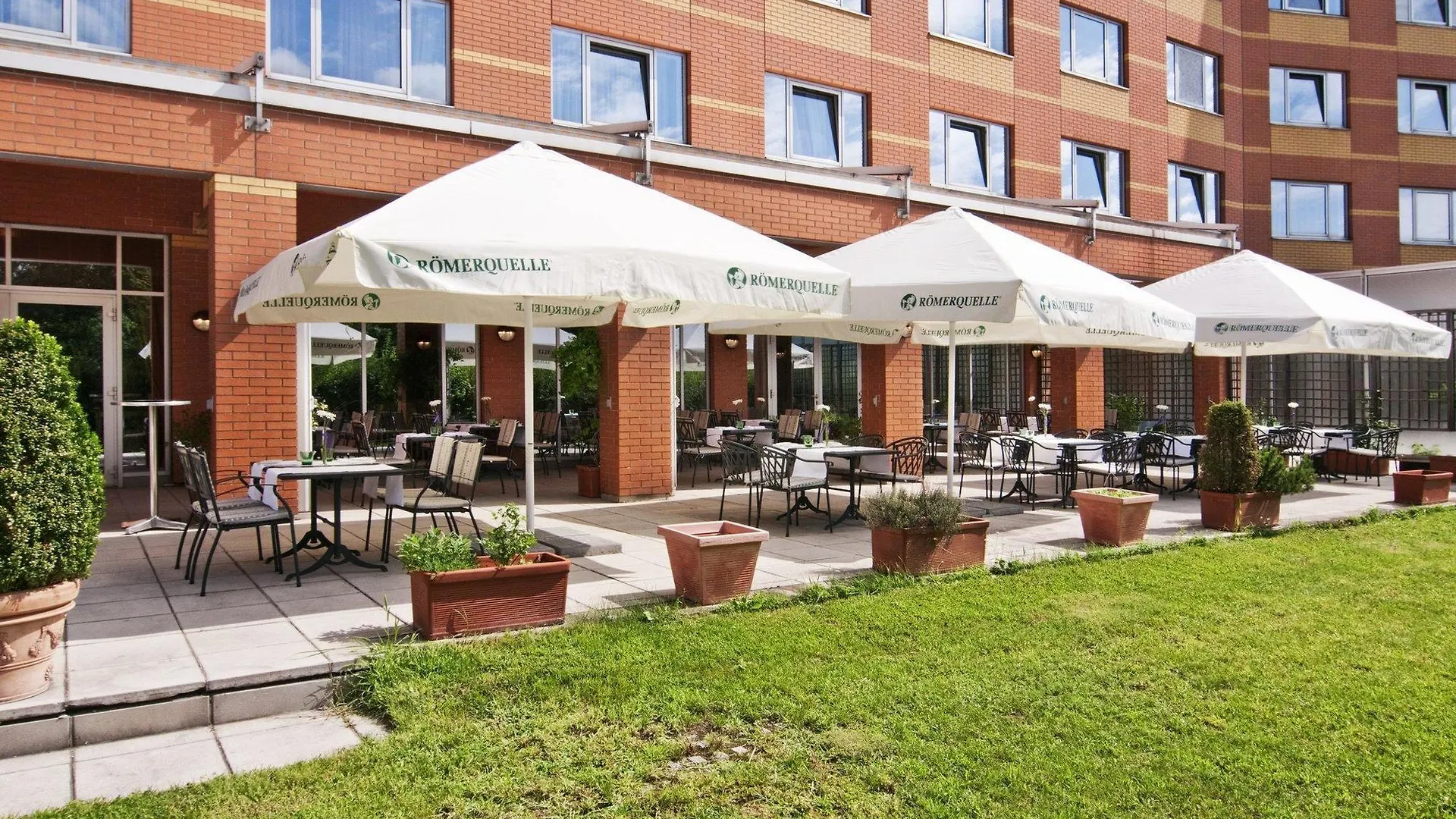 Hilton Garden Inn Vienna South فندق