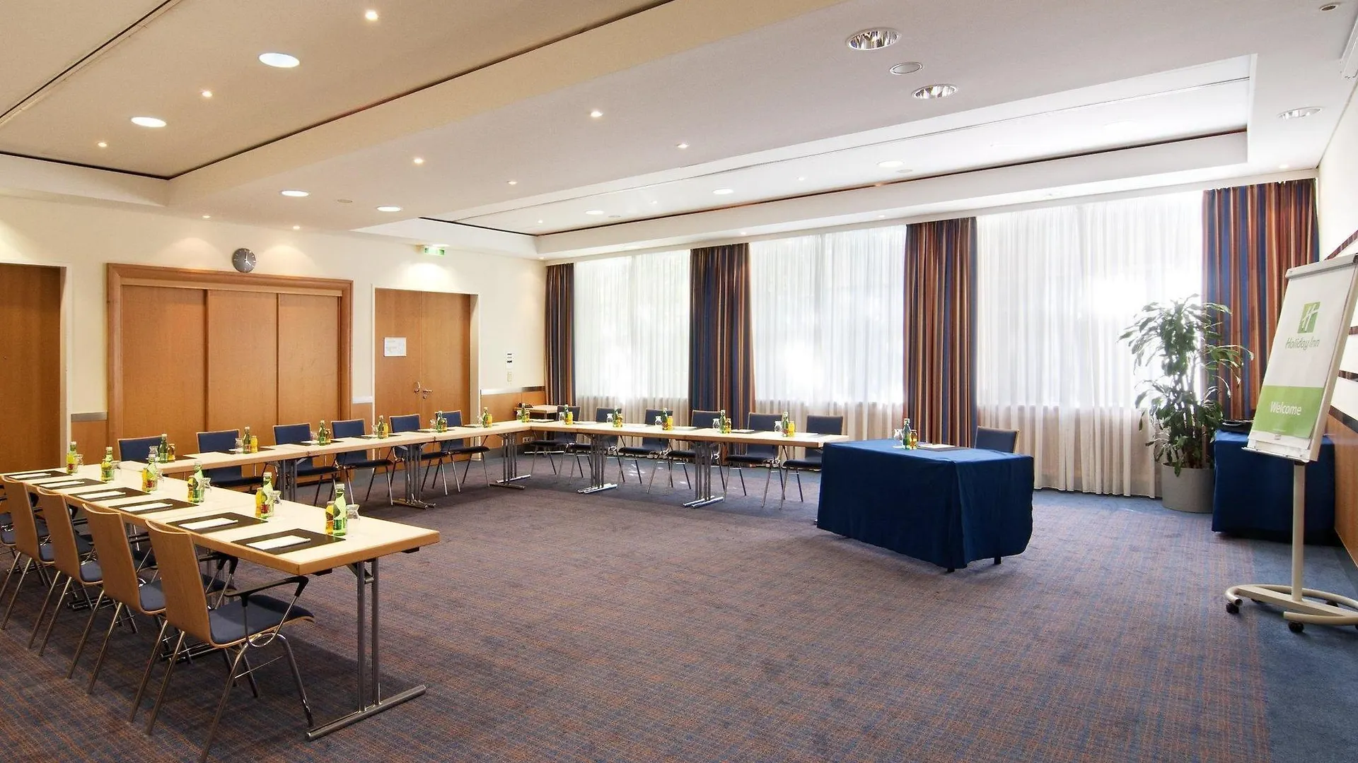 Hilton Garden Inn Vienna South فندق