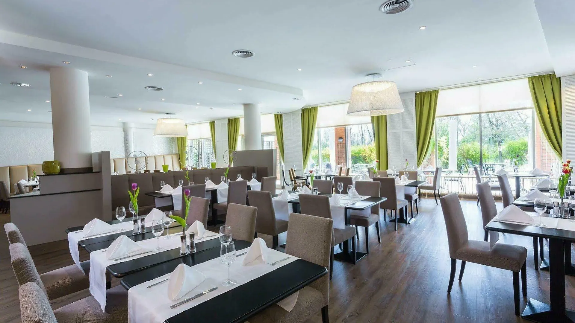 Hilton Garden Inn Vienna South فندق