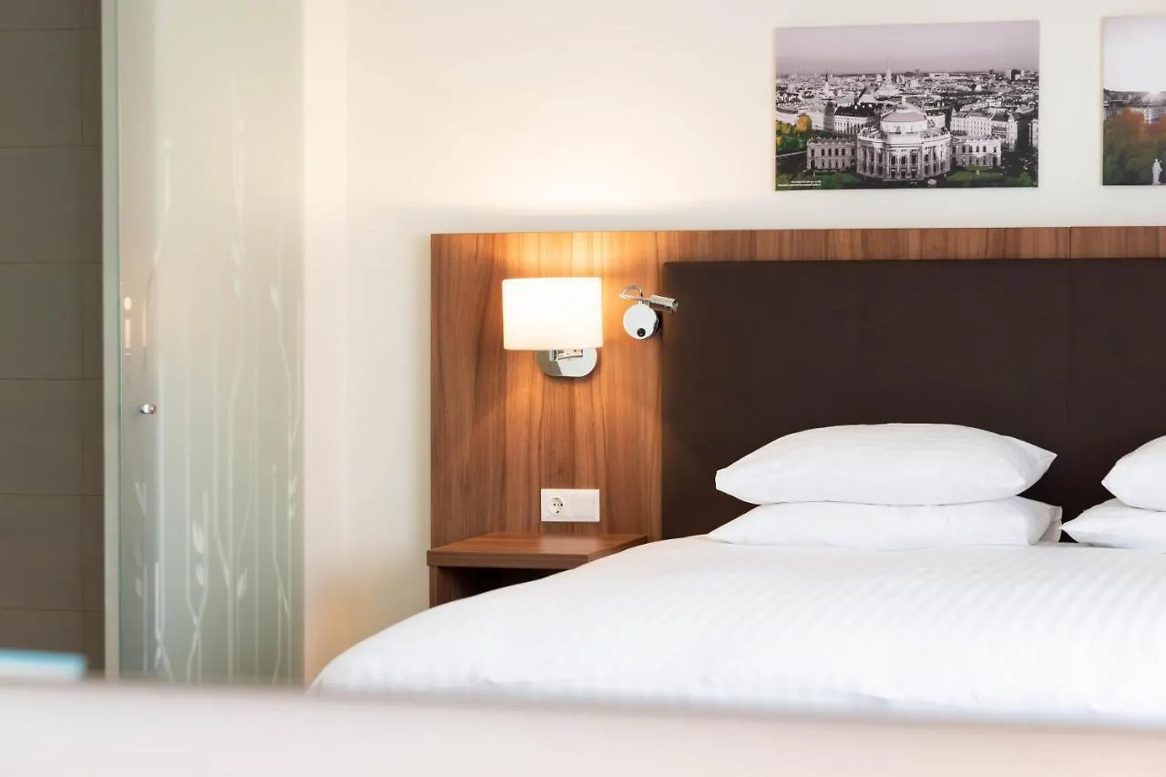 Hilton Garden Inn Vienna South فندق