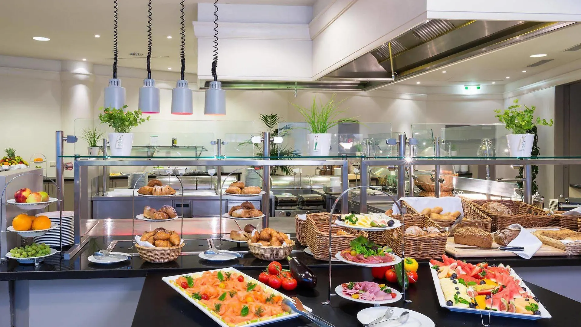 Hilton Garden Inn Vienna South 4*,